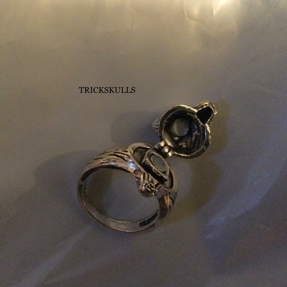 New Retro Wolf Head Poison Pill Secret Compartment Locket Ring 8 9 10 11 12 13 - Picture 6 of 9